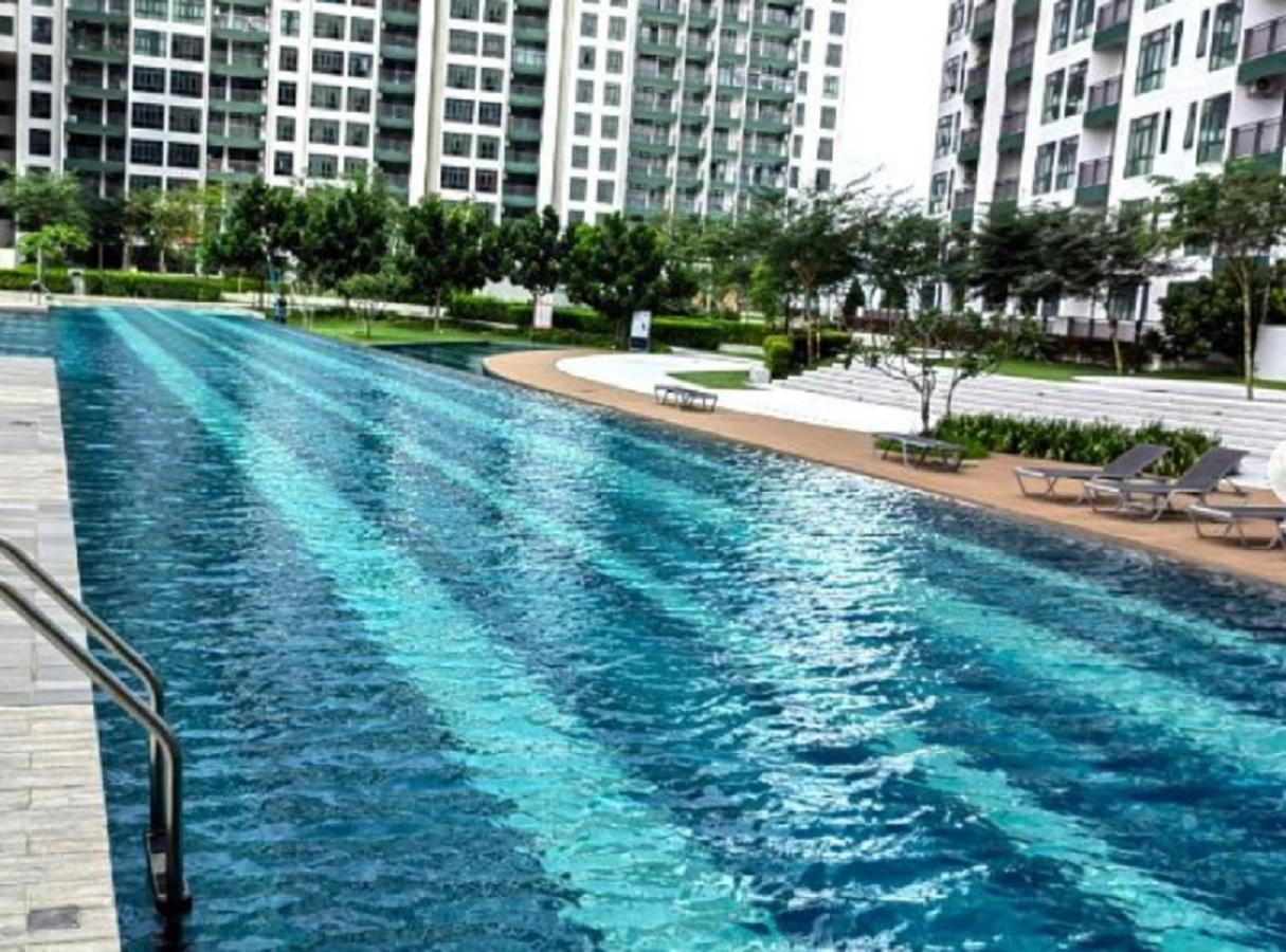 Homenest Jb City Poolview Suite By Cozy Home ジョホールバル エクステリア 写真
